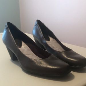 Basic Brown Pumps - Liz Claiborne size 6 1/2